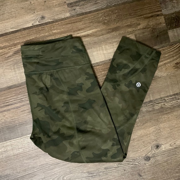 Lululemon Camo Capris - Size 4 - Picture 1 of 1